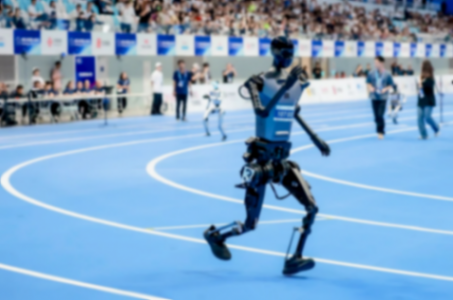 被嘲像“爺爺”的機器人背后，這一行業以半價推動11倍增長