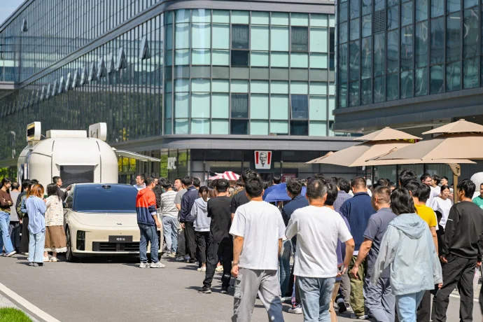 李想：理想i6新顏色正式命名為“云朵黃” 9月底開始交車