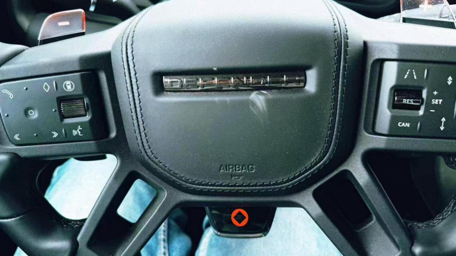 擁有路虎衛(wèi)士OCTA的人,大概率也擁有值得羨慕的人生