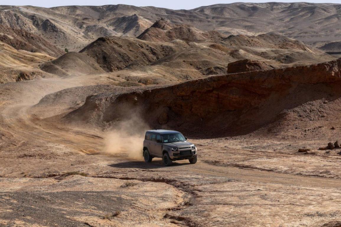 擁有路虎衛(wèi)士OCTA的人,大概率也擁有值得羨慕的人生