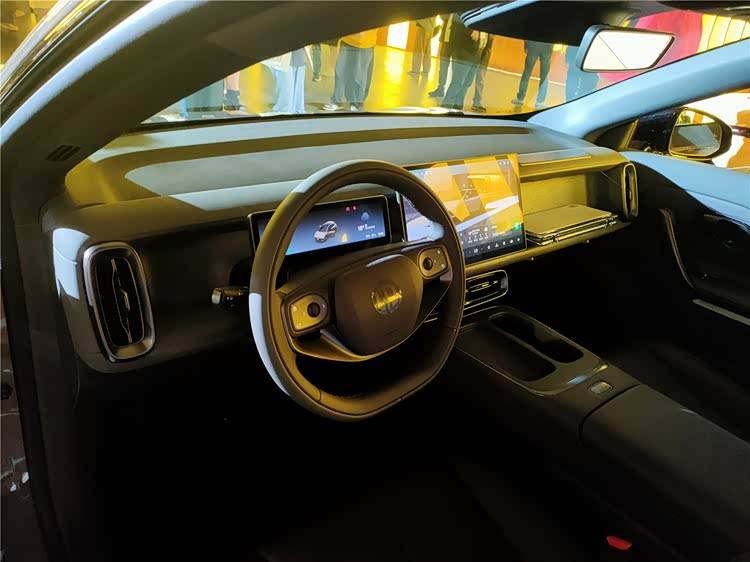 創(chuàng)新突破不離傳統(tǒng)根基,零跑Lafa5的“穩(wěn)”實力成為走向海外的最佳名片