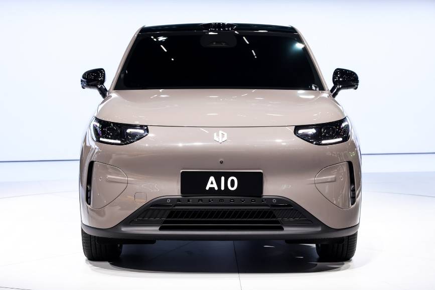 零跑A10首次亮相,懸念拉滿,十萬內(nèi)到底能做到什么水平?