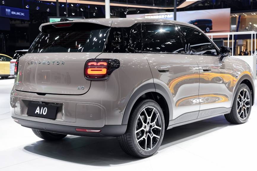 零跑A10首次亮相,懸念拉滿,十萬內(nèi)到底能做到什么水平?