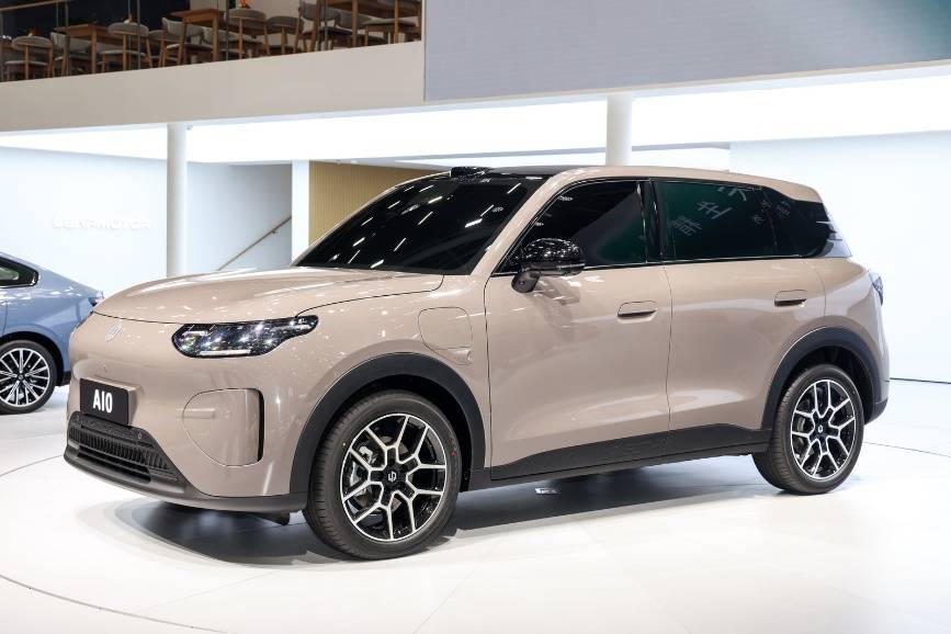 零跑A10首次亮相,懸念拉滿,十萬內(nèi)到底能做到什么水平?