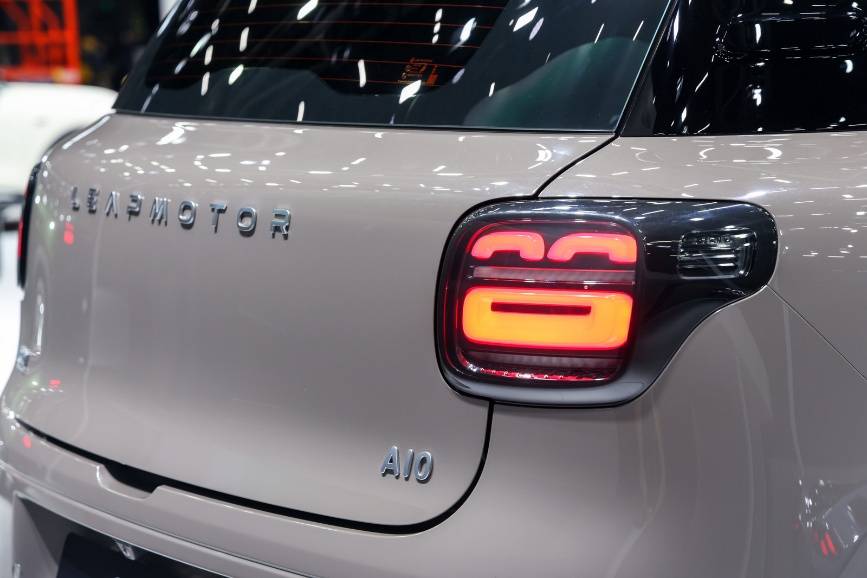 零跑A10首次亮相,懸念拉滿,十萬內(nèi)到底能做到什么水平?