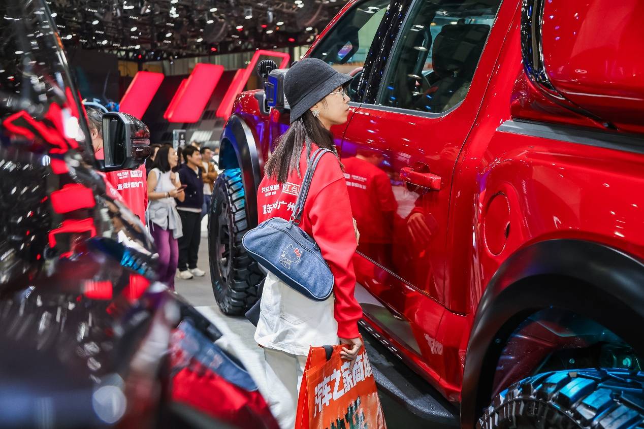 超多專屬福利 車市紅點看車團帶你逛廣州車展