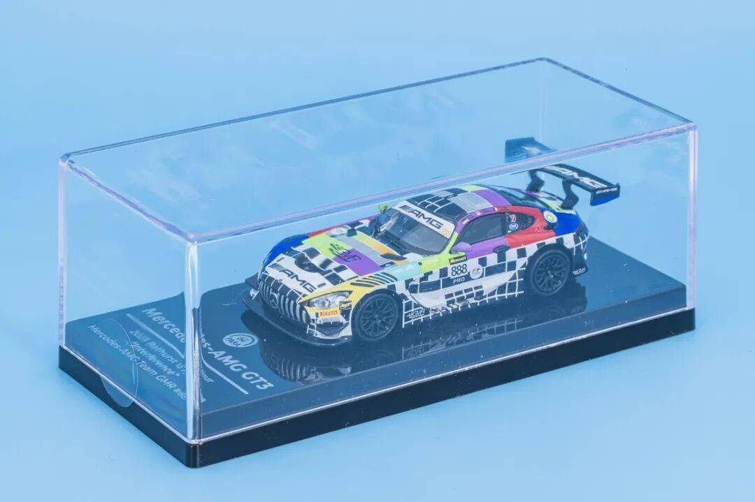 梅賽德斯-AMG GT3是一款專為GT3賽事打造的高性能賽車,代表了奔馳在賽車運動領域的頂尖技術水準