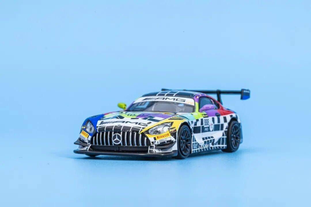 梅賽德斯-AMG GT3是一款專為GT3賽事打造的高性能賽車,代表了奔馳在賽車運動領域的頂尖技術水準