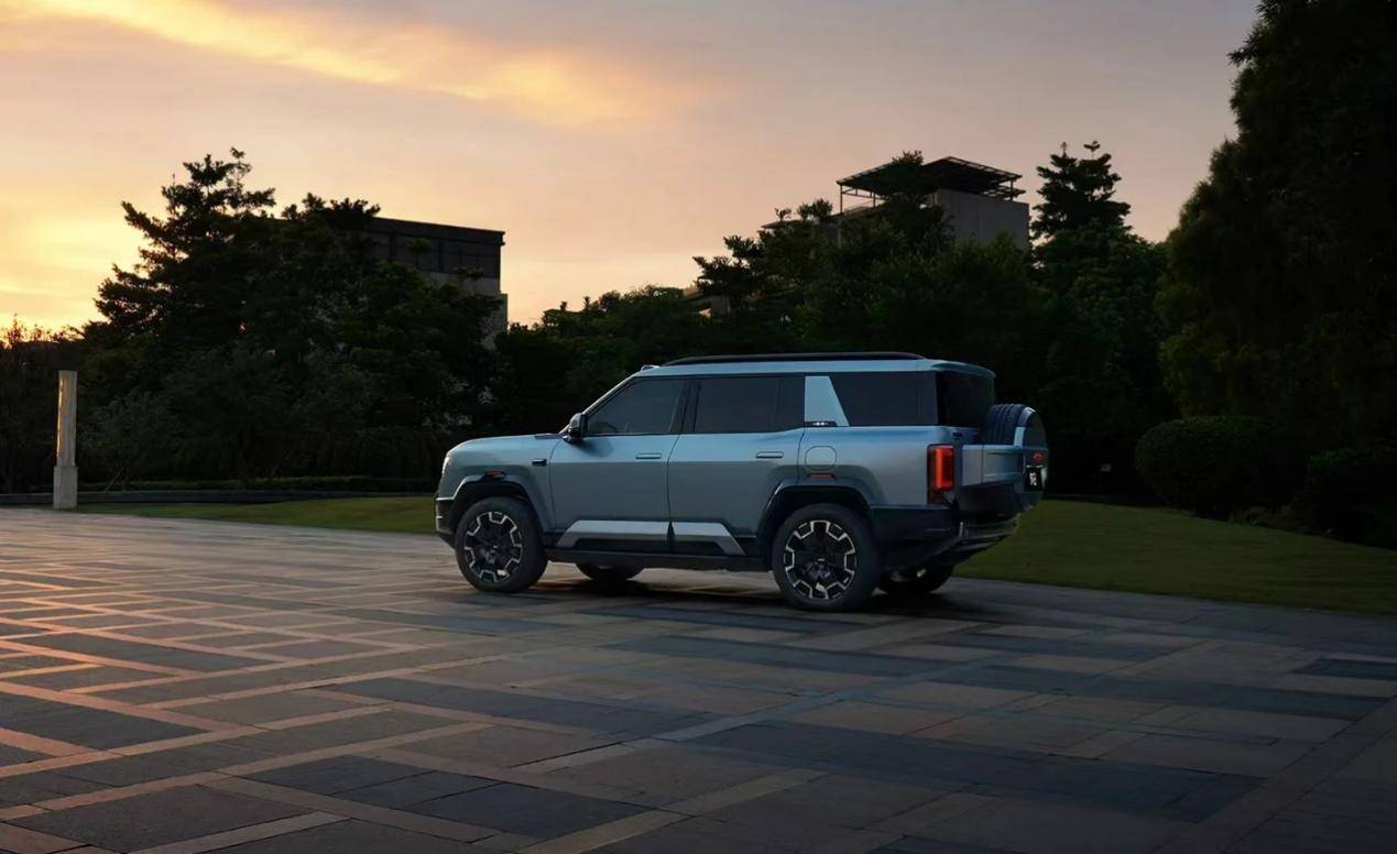 上市80天熱銷超5萬輛 方程豹鈦7現象級增長趨勢密碼