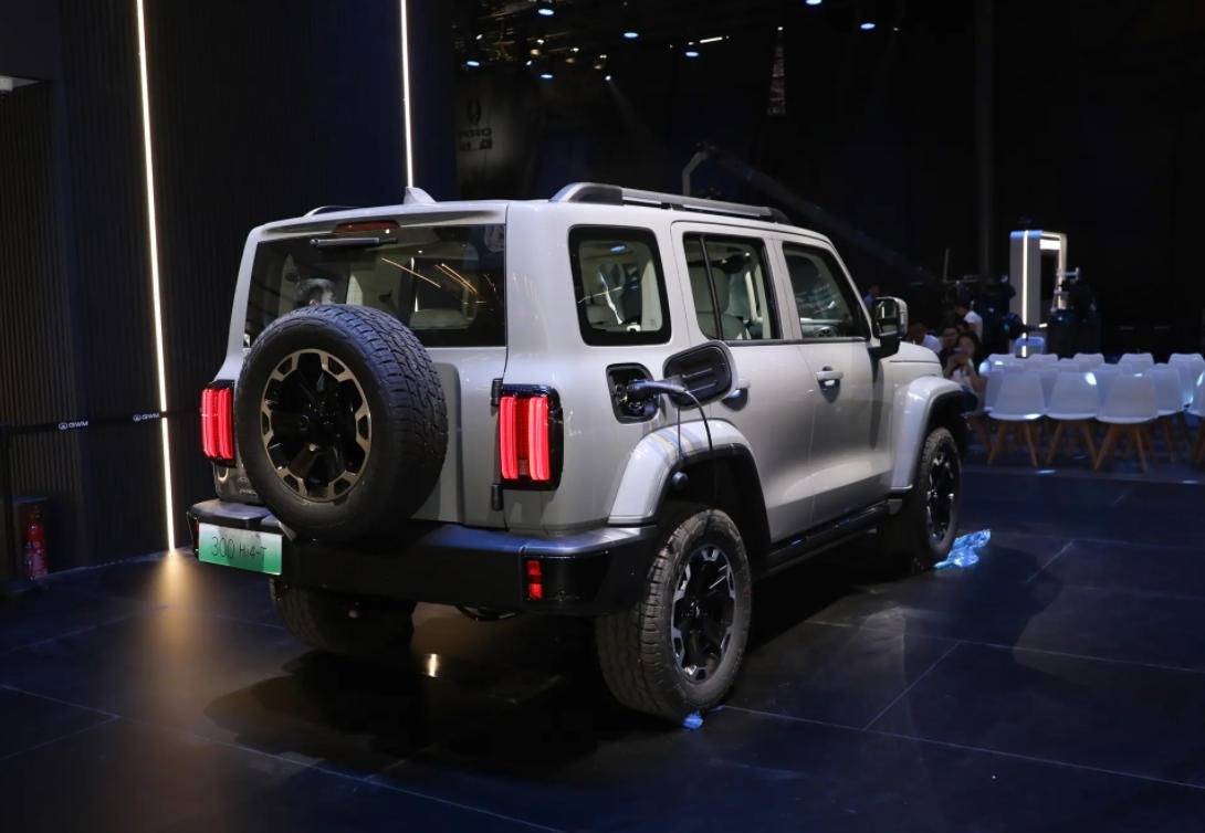 最新坦克300插混版 換了新電池 還有什么不同