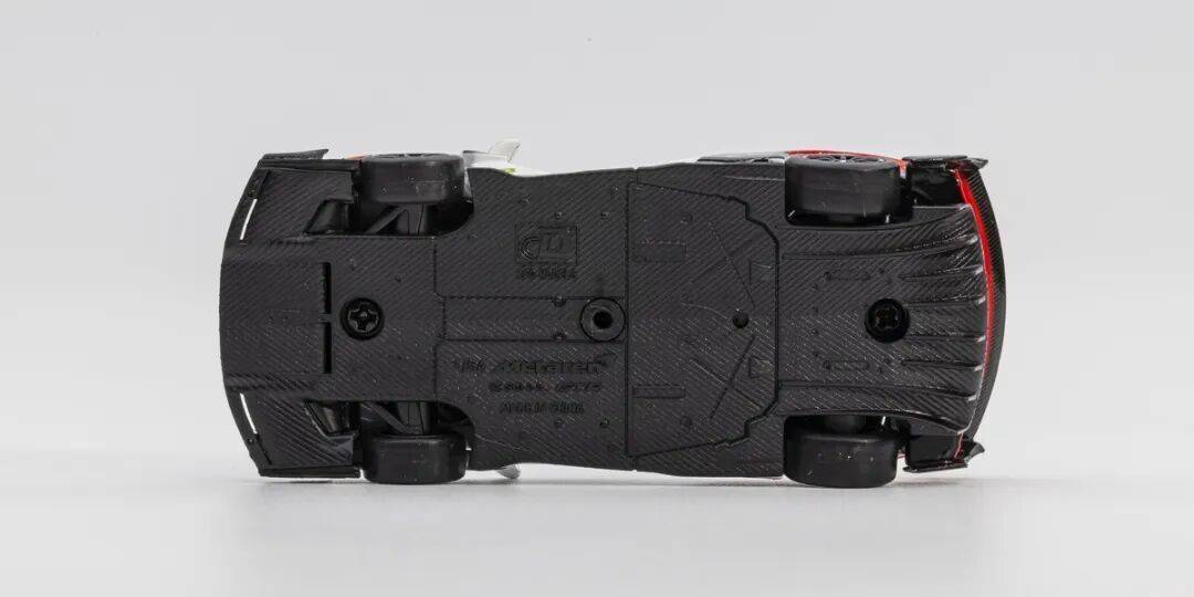 邁凱倫推出了邁凱倫Senna GTR概念車,塞納GTR萬寶路涂裝