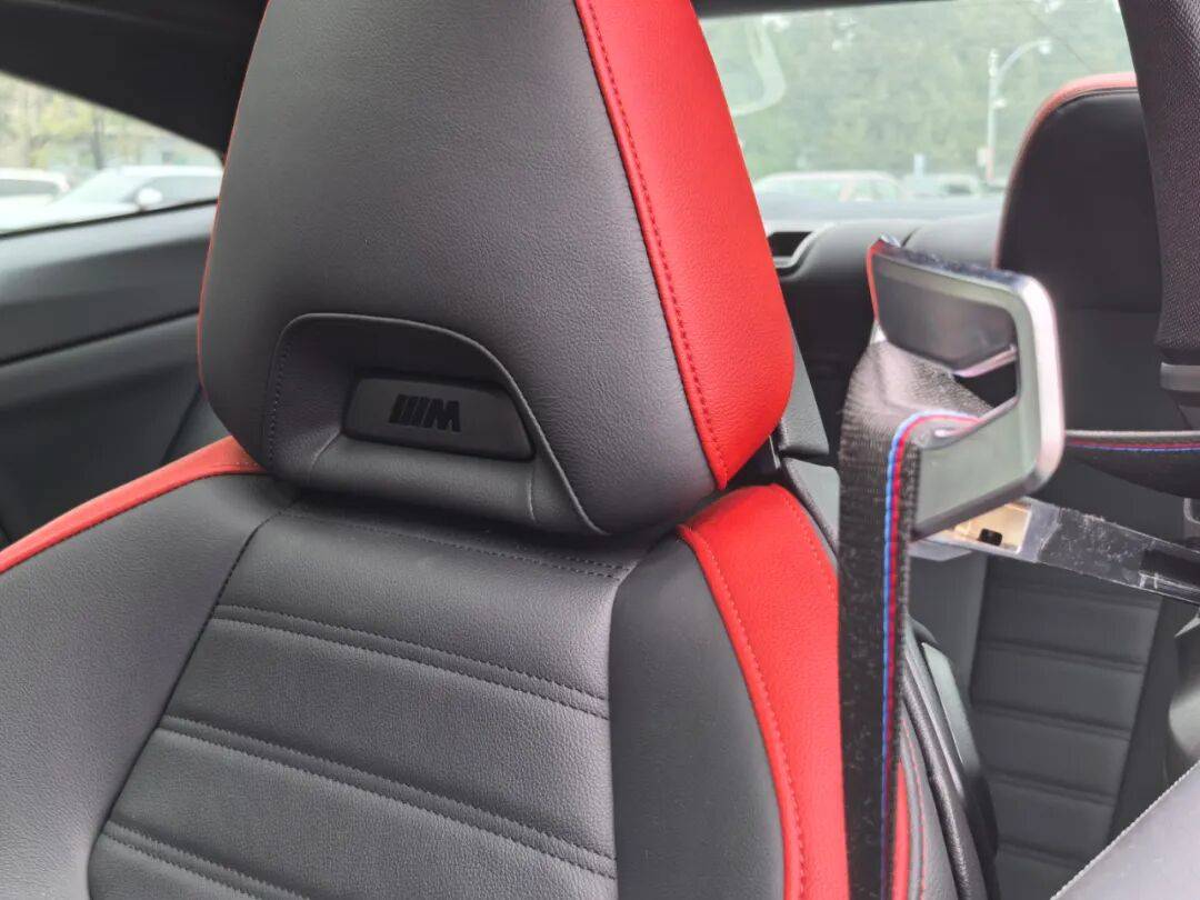 寶馬G22 430i雙門(mén)轎跑車(chē)換了尾標(biāo)的雙門(mén)版3系,操控自然更便捷