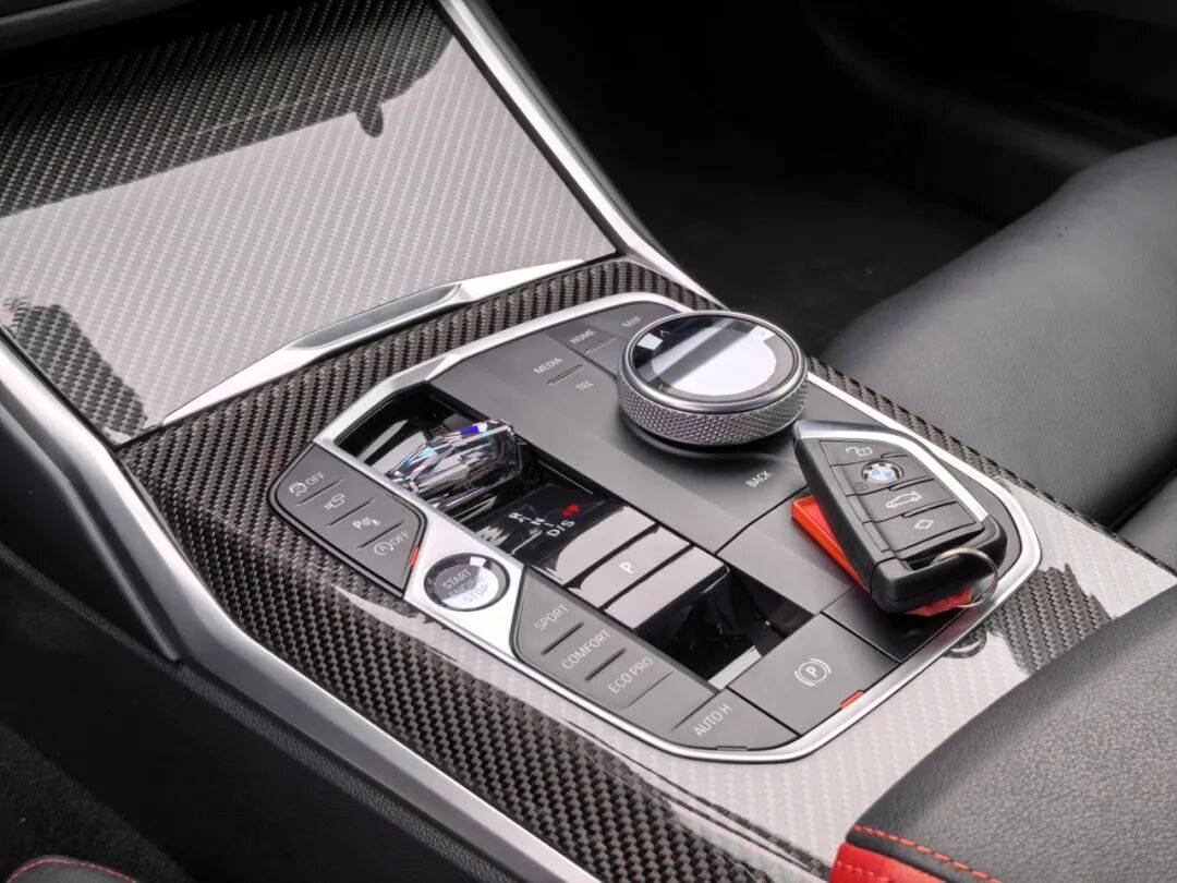 寶馬G22 430i雙門(mén)轎跑車(chē)換了尾標(biāo)的雙門(mén)版3系,操控自然更便捷