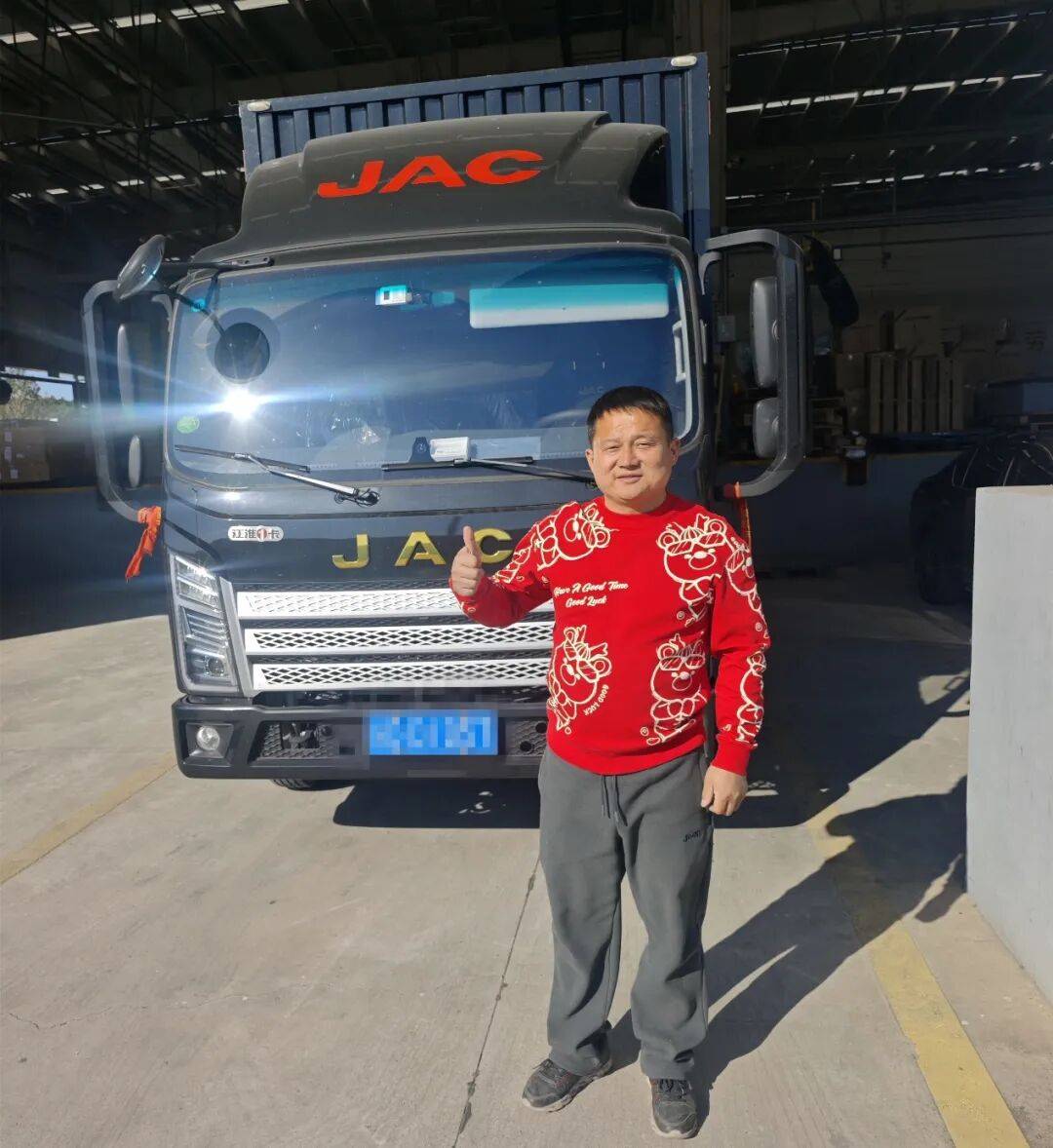 顏值與實力雙在線,江淮駿鈴A7是他快遞運輸路上的硬核底氣